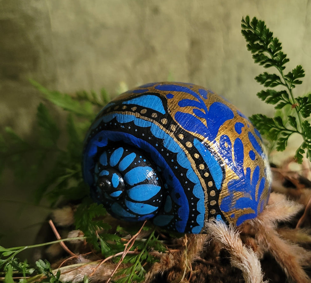 Hand-painted Apple Snail Shell "Blue & Gold"