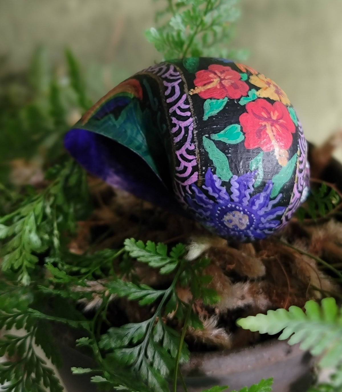 Hand-painted Apple Snail Shell "Maui Flowers"