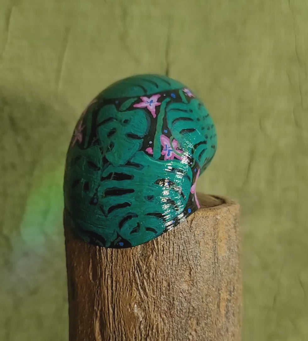 Hand-painted Apple Snail Shell "Monstera"